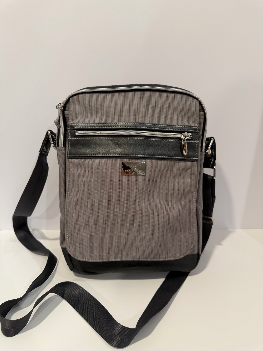 Edge Creek grey and black crossbody bag